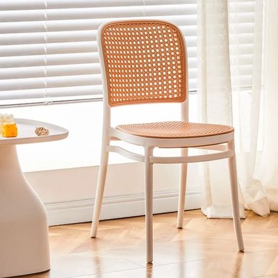 comprar OEM ODM Plastic Wicker cadeiras de jantar de plástico branco cadeiras de jantar ao ar livre para hotel Fabricação em linha