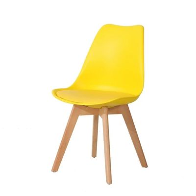 comprar Cadeiras de jantar de couro estofado amarelo Cadeiras de jantar modernas de plástico PP com pernas de madeira Fabricação em linha