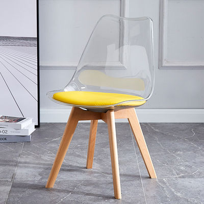 comprar Cadeiras de mesa de plástico transparente de tulipas Cadeiras de almofada de PU Pernas de madeira de faixa Fabricação em linha