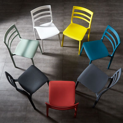 Cadeiras de refeição de plástico de refeições de restaurantes populares modernas para o exterior Cadeiras empilháveis G.W. 19.4kg 5pcs/ctn