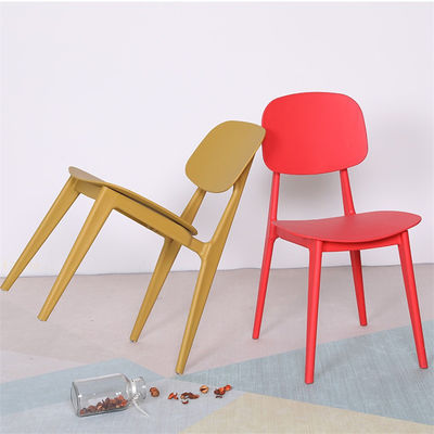 Moderno Design Simples empilhável PP Café de plástico cadeiras de jantar ao ar livre em cores personalizadas para assentos ao ar livre