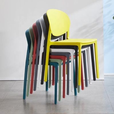 Cadeiras de jantar empilháveis de restaurantes modernos em estilo nórdico com design minimalista