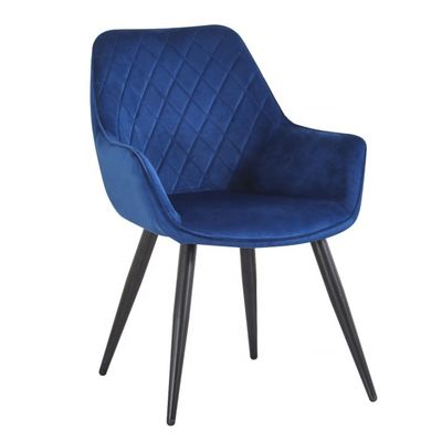Cadeiras de almofada azul de veludo com pernas de metal preto